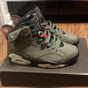 Jordan 6 Retro Travis Scott’s
Size 8 
New in box